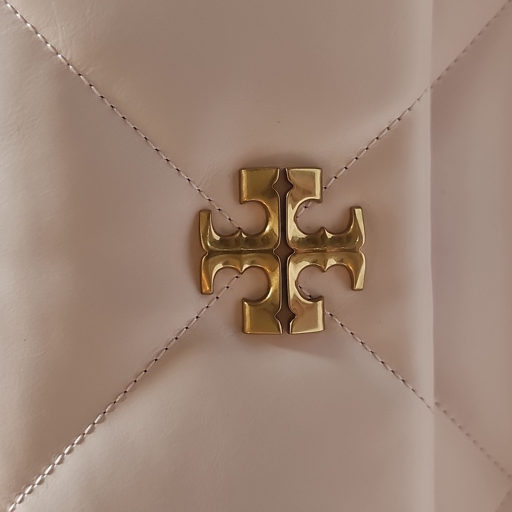 Tory Burch Kira Diamond Quilted Baby Pink Shoulder Bag with Gold Hardware - Picture 3 of 10